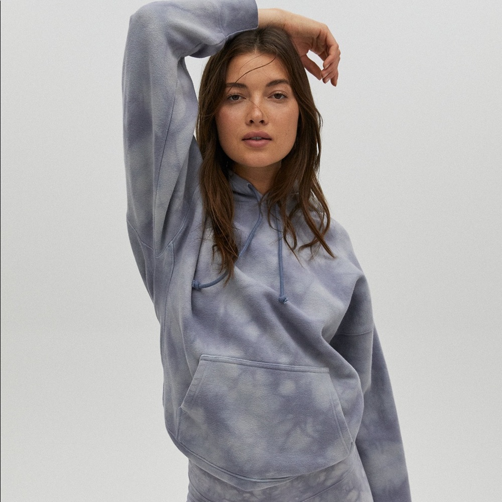 aritzia boyfriend tie dye hoodie BLUE MIRAGE